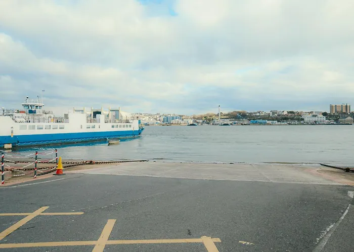 Torpoint Pod - Free Parking