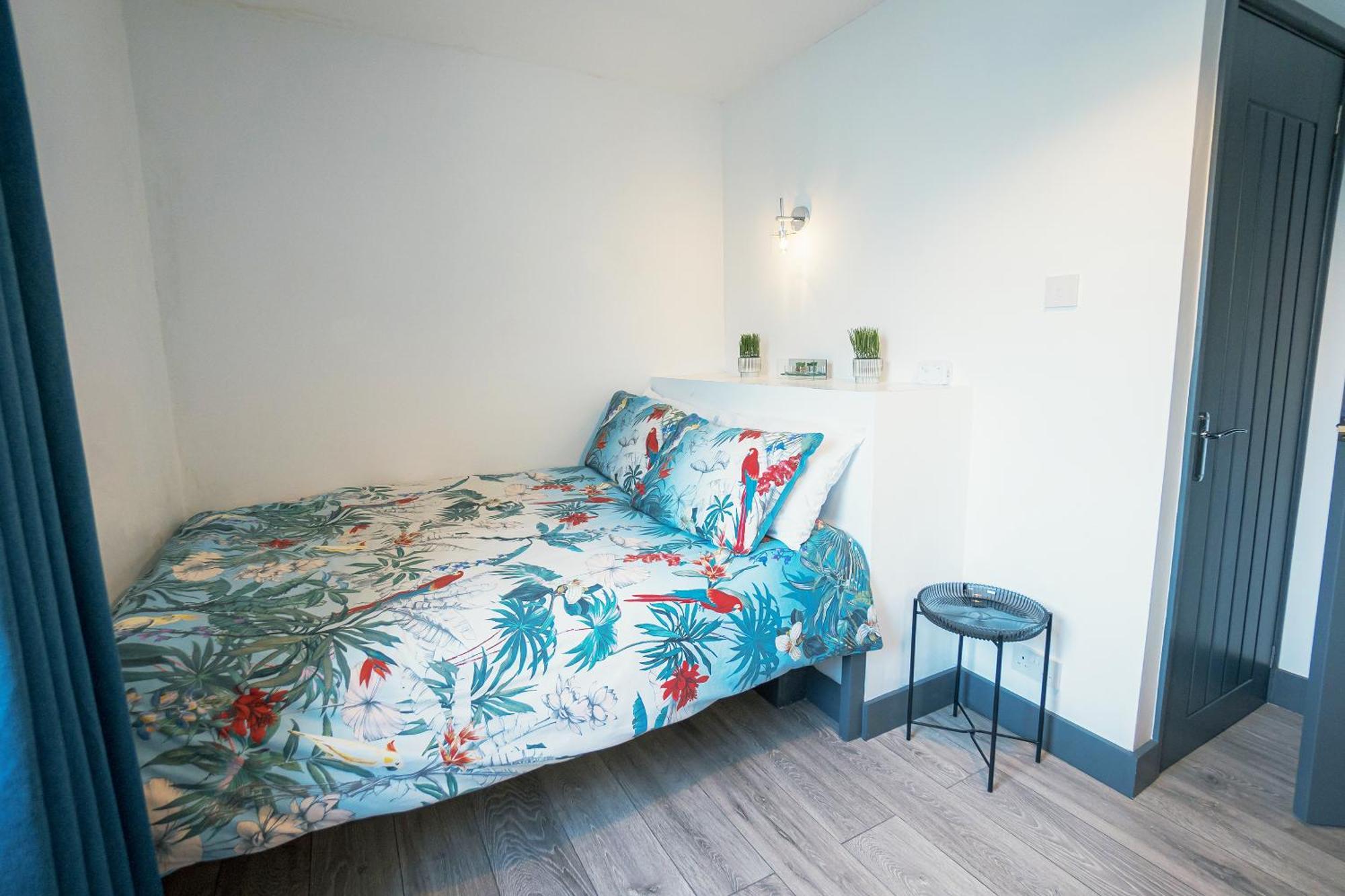 Pod - Free Parking Apartment